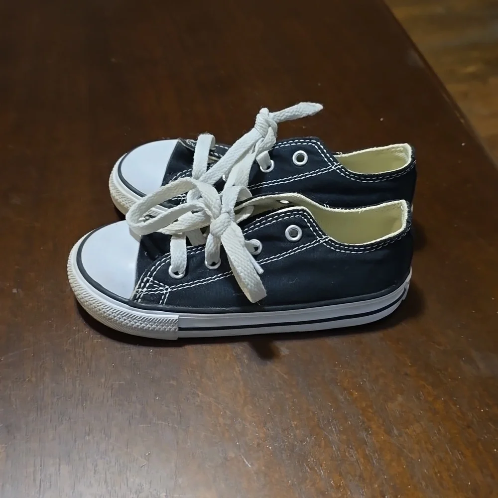 Converse Chucks Black & White Tennis‎ Shoes Size 9